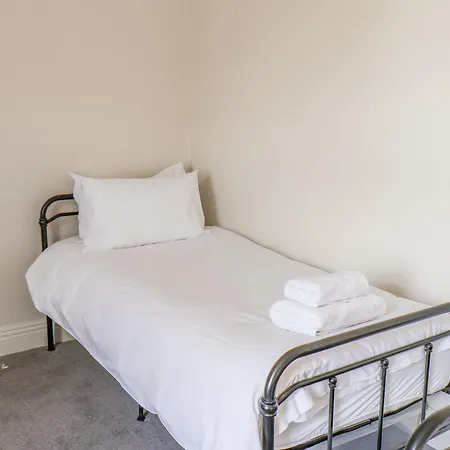 12 Westfield Terrace Солтберн-бай-те-Си