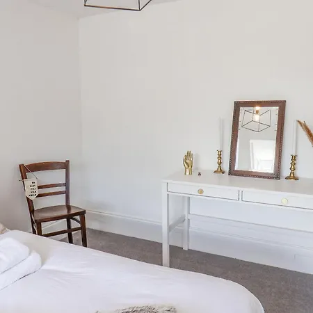 12 Westfield Terrace Солтберн-бай-те-Си