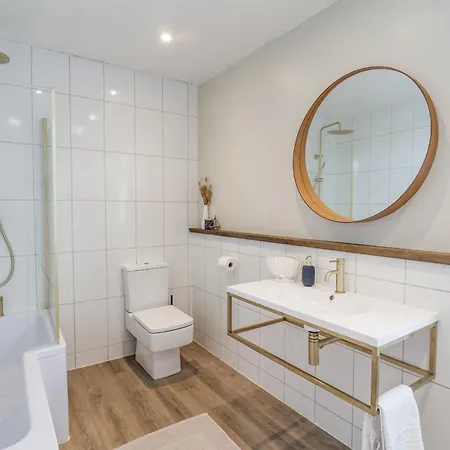 12 Westfield Terrace * Солтберн-бай-те-Си