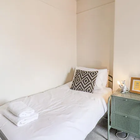 Дом отдыха 12 Westfield Terrace